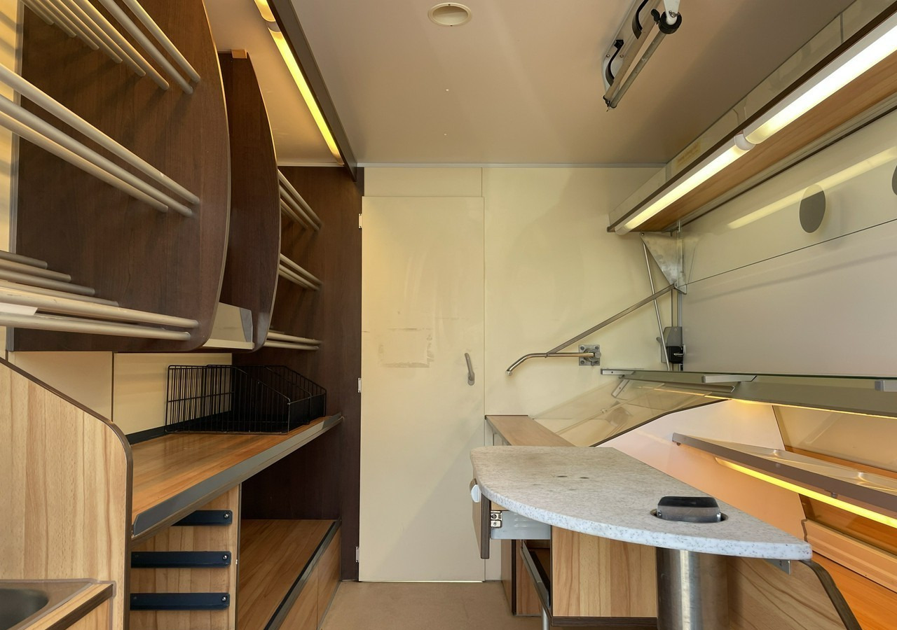 Renault Master Autosklep pieczyw Sklep Gastronomiczny Food Truck Foodtruck Borco 20 - Food truck: foto 2 Renault Master Autosklep pieczyw Sklep Gastronomiczny Food Truck Foodtruck Borco 20 - Food truck: foto 2