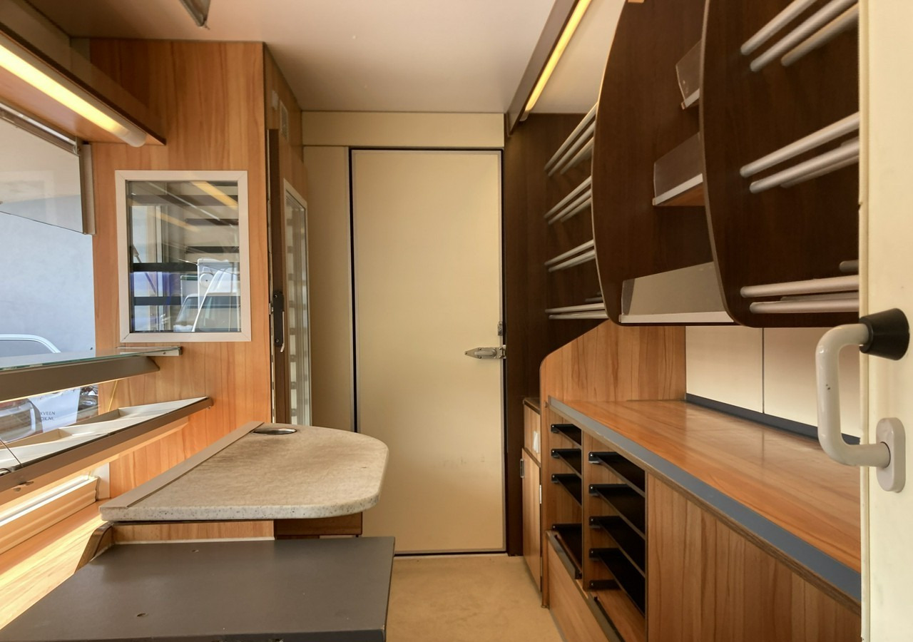 Renault Master Autosklep pieczywa Gastronomiczny Food Truck Foodtruck sklep BORCO20 - Food truck: foto 4 Renault Master Autosklep pieczywa Gastronomiczny Food Truck Foodtruck sklep BORCO20 - Food truck: foto 4