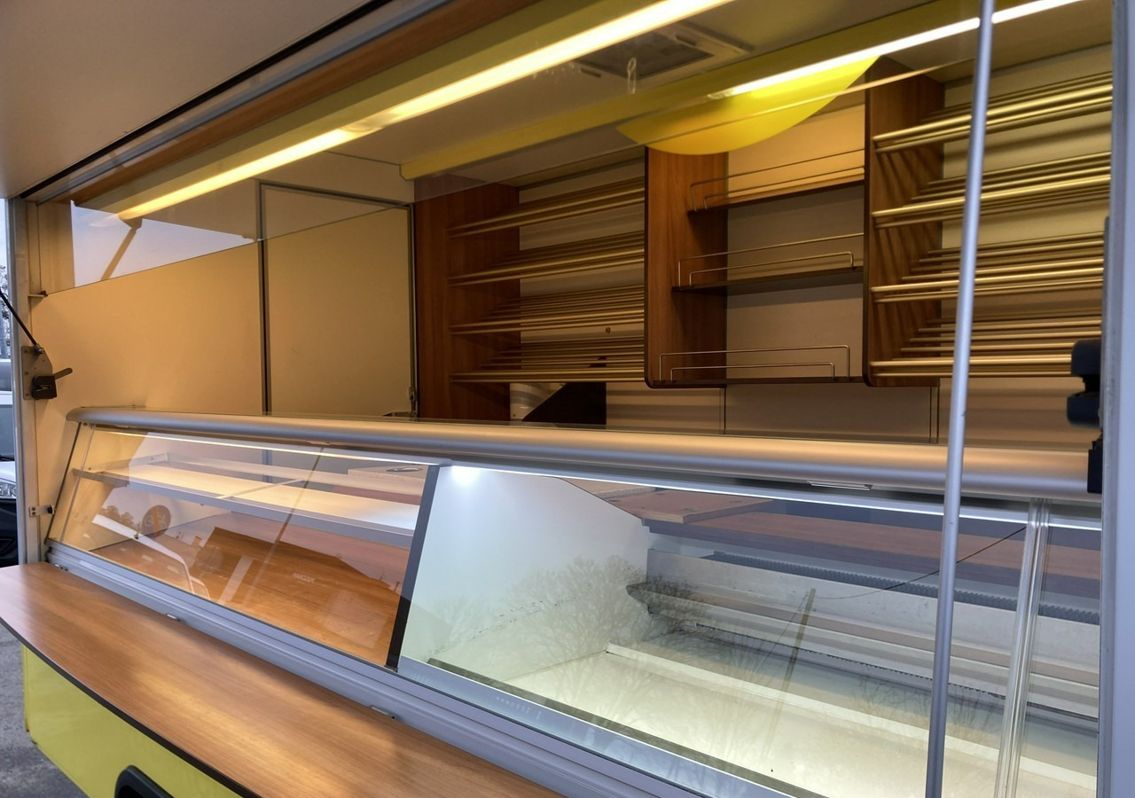 Renault Master Autosklep pieczywa Gastronomiczny Food Truck Foodtruck sklep Borco20 - Food truck: foto 3 Renault Master Autosklep pieczywa Gastronomiczny Food Truck Foodtruck sklep Borco20 - Food truck: foto 3