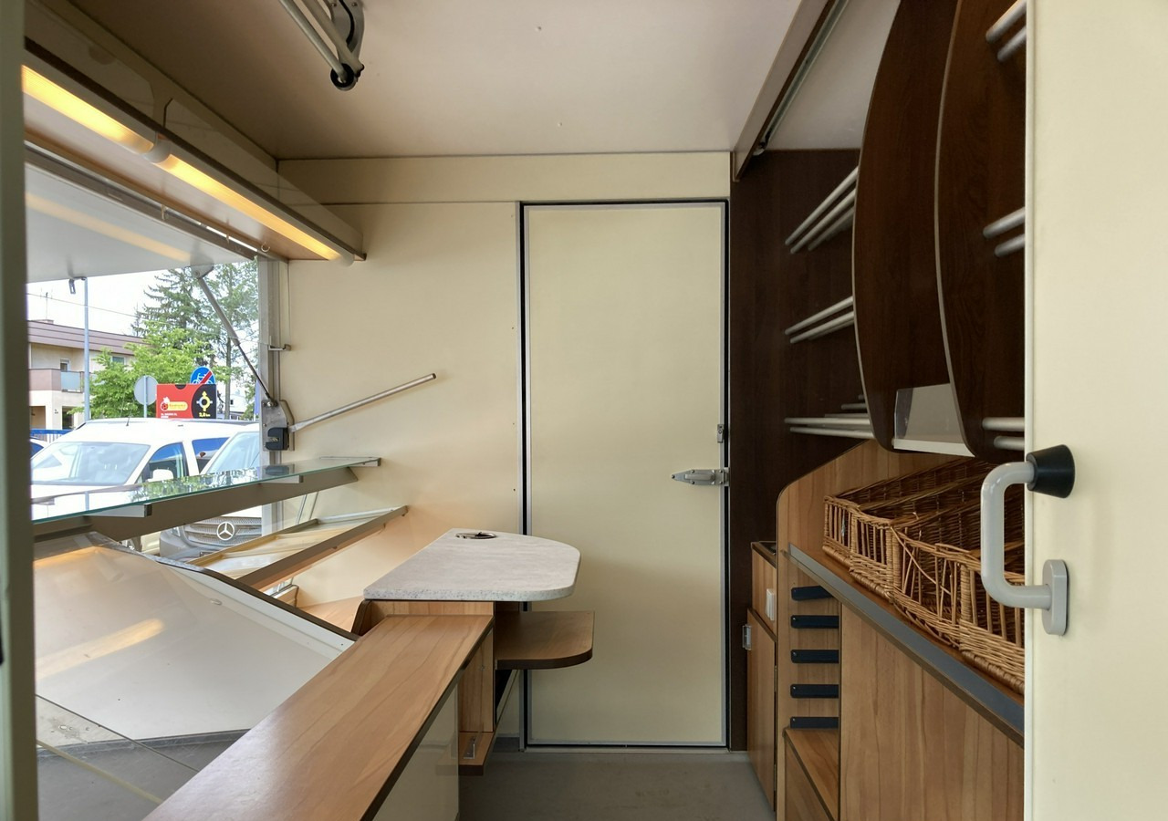 Renault Master Autosklep sklep bar Gastronomiczny Food Truck Foodtruck Borco 2012 - Food truck: foto 5 Renault Master Autosklep sklep bar Gastronomiczny Food Truck Foodtruck Borco 2012 - Food truck: foto 5