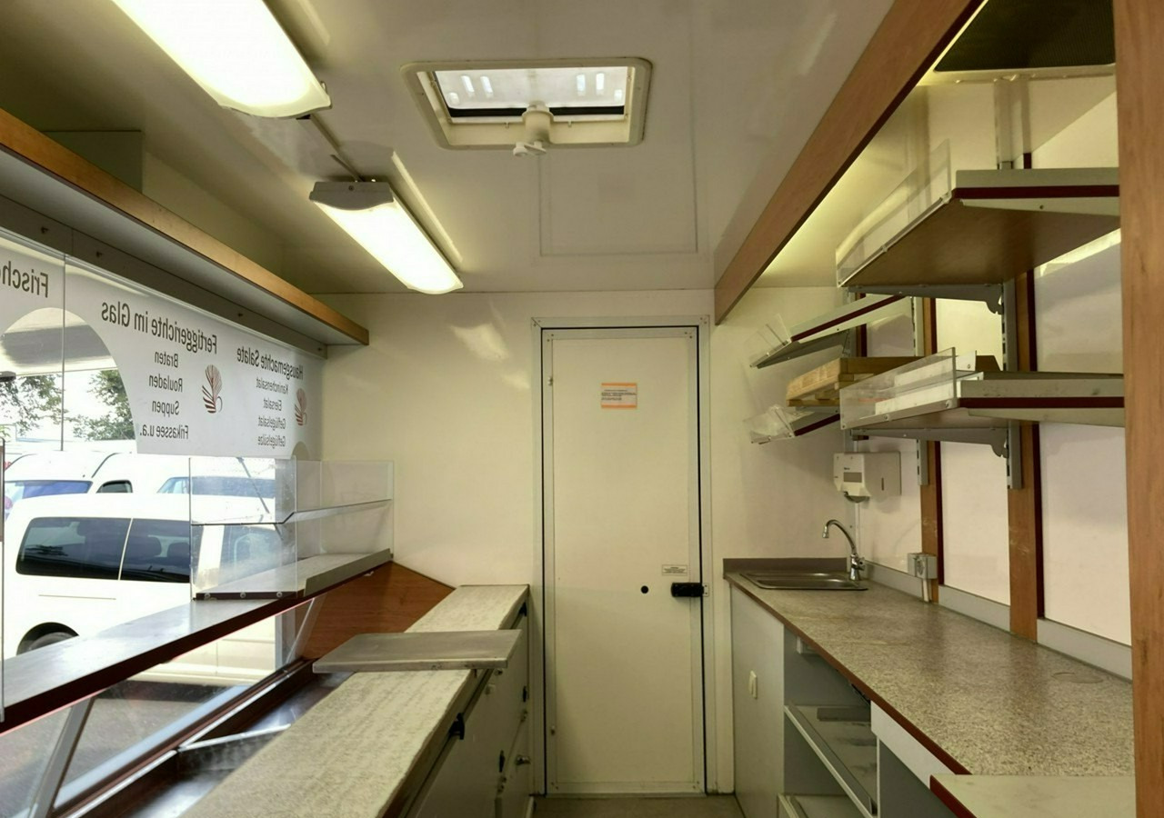 Renault Master Master Autosklep Gastronomiczny Food Truck Foodtruck Sklep bar 2009 - Food truck: foto 5 Renault Master Master Autosklep Gastronomiczny Food Truck Foodtruck Sklep bar 2009 - Food truck: foto 5