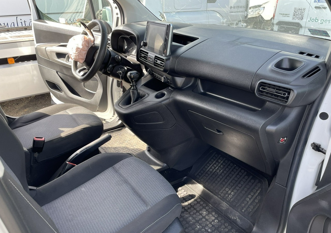 Toyota ProAce Proace City Verso Toyota Proace City Verso Long 1.5 D-4D Business 2021Salon - Automóvel: foto 3 Toyota ProAce Proace City Verso Toyota Proace City Verso Long 1.5 D-4D Business 2021Salon - Automóvel: foto 3