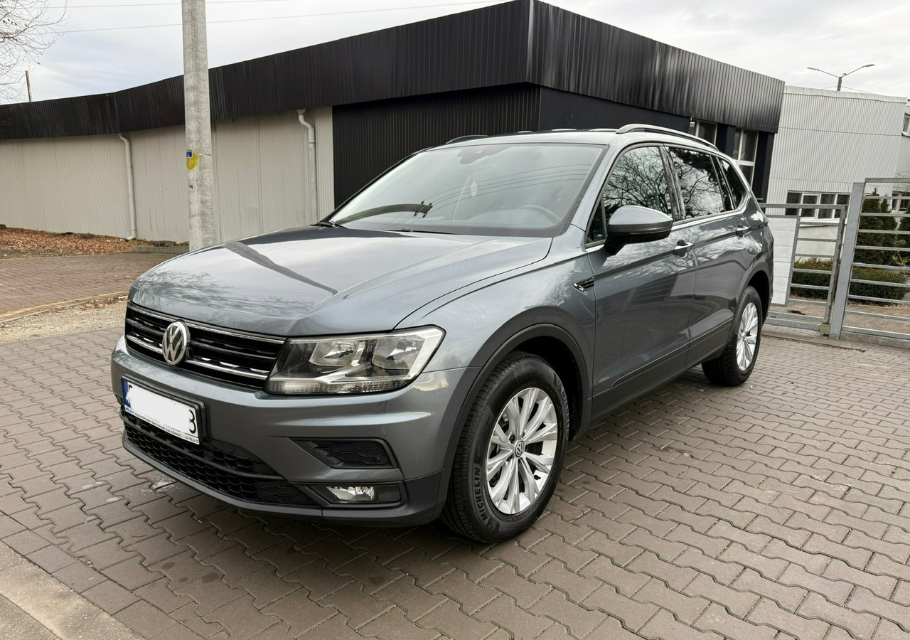 Volkswagen Tiguan II 1,4TSI 150KM 65tyśkm 7osobowy Comfort Tempomat ACC Klima Alu 2018 - Automóvel: foto 1 Volkswagen Tiguan II 1,4TSI 150KM 65tyśkm 7osobowy Comfort Tempomat ACC Klima Alu 2018 - Automóvel: foto 1