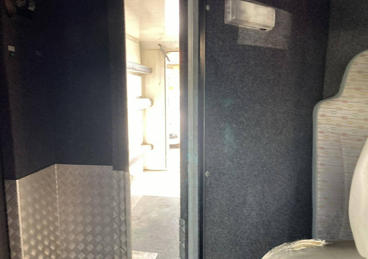Transporte de valores Volkswagen Transporter Trasporter T5 Bankowóz kuloodporny opanceżony Model 2015: foto 14