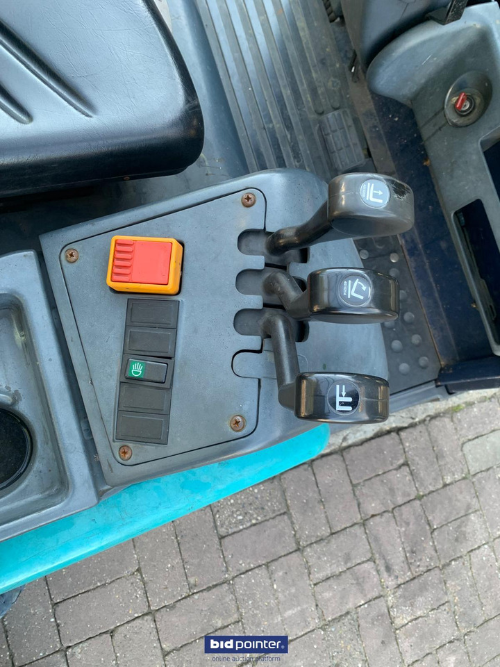 Heftruck elektrisch - 3 wiel - 1600kg! Freelift! Komatsu FB16 - 5.5 mtr. Sideshift! - Empilhadeira elétrica: foto 4 Heftruck elektrisch - 3 wiel - 1600kg! Freelift! Komatsu FB16 - 5.5 mtr. Sideshift! - Empilhadeira elétrica: foto 4