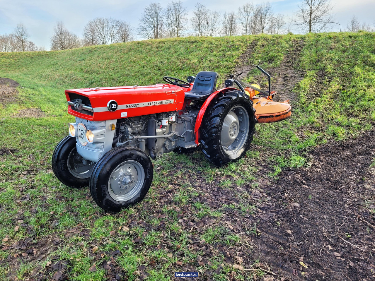 Massey Ferguson 135 smalspoor trekker - Trator: foto 1 Massey Ferguson 135 smalspoor trekker - Trator: foto 1