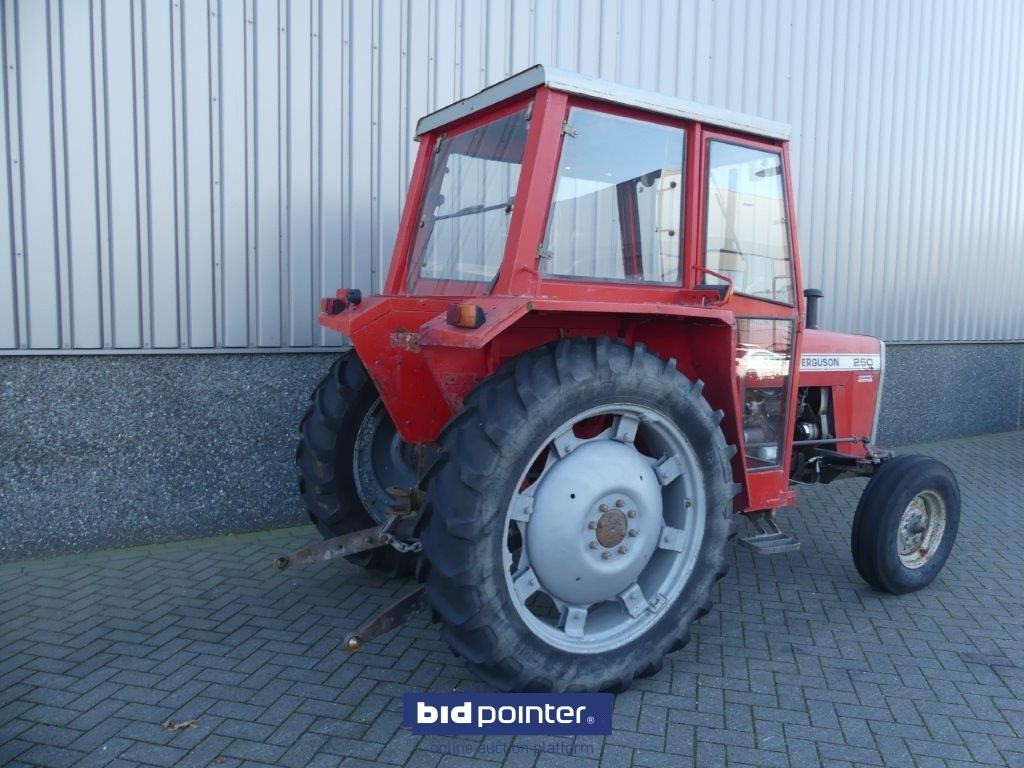Massey Ferguson 260 with 4226 Hours and powersteering - Trator: foto 2 Massey Ferguson 260 with 4226 Hours and powersteering - Trator: foto 2
