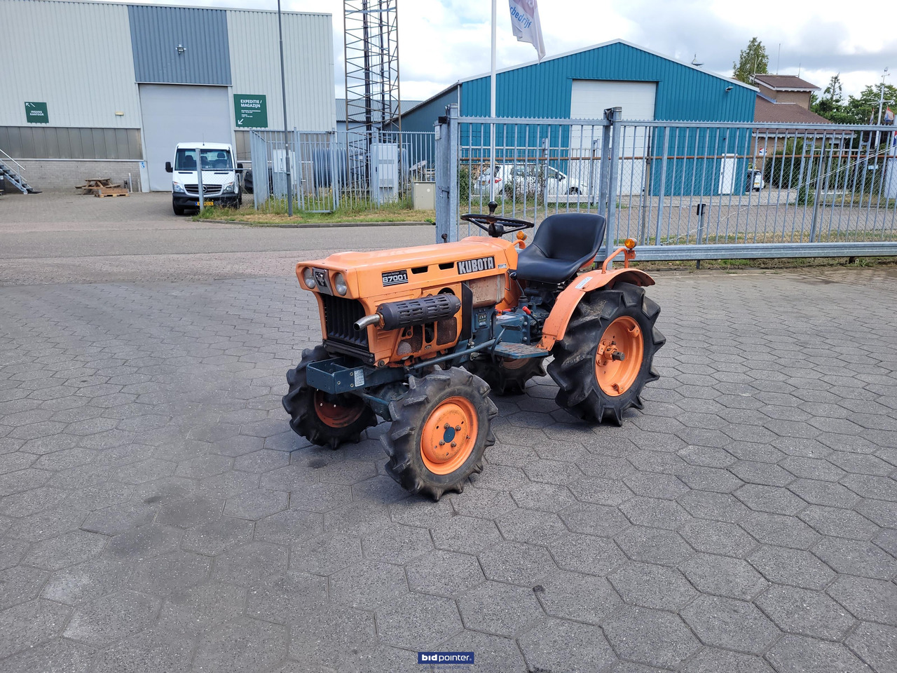 Kubota B7001 - Mini trator: foto 1 Kubota B7001 - Mini trator: foto 1