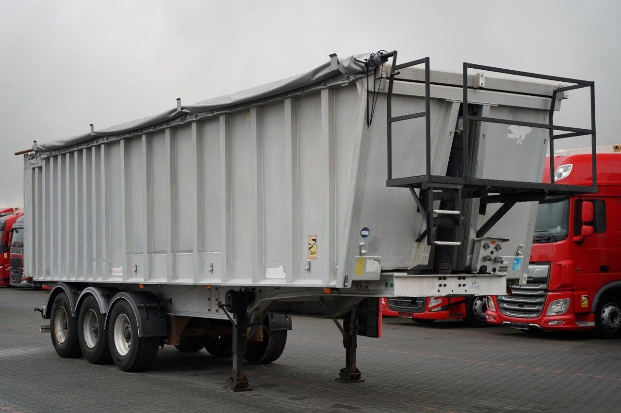 Benalu TIPPER 45 M3/WHOLE ALUMINIUM/5700 KG/FLAP-DOORS - Semi-reboque basculante: foto 1 Benalu TIPPER 45 M3/WHOLE ALUMINIUM/5700 KG/FLAP-DOORS - Semi-reboque basculante: foto 1