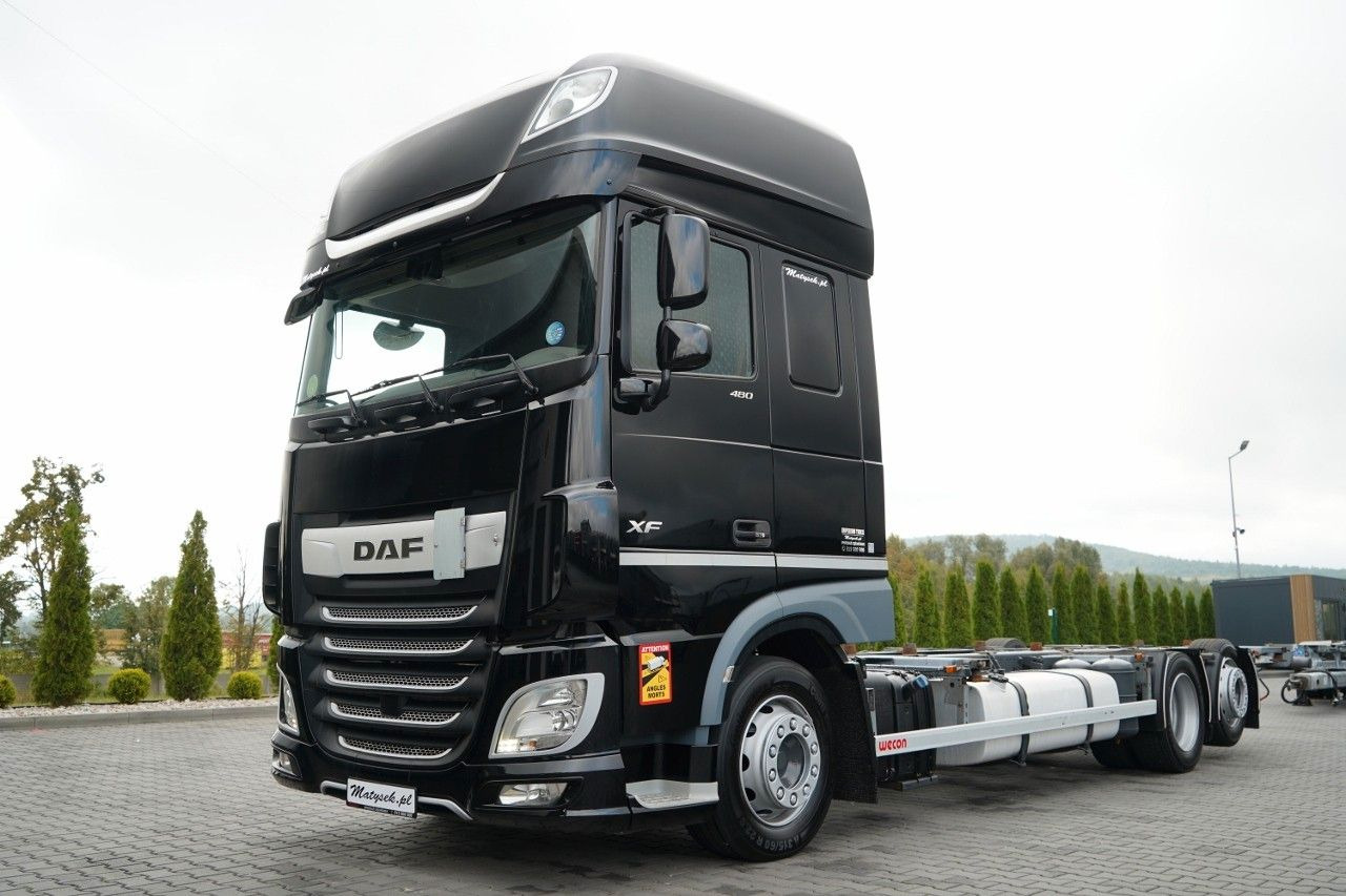DAF XF 480 / BDF / 6X2 / SSC / I-PARK COOL / OŚ POD - Camião transportador de contêineres/ Caixa móvel: foto 2 DAF XF 480 / BDF / 6X2 / SSC / I-PARK COOL / OŚ POD - Camião transportador de contêineres/ Caixa móvel: foto 2