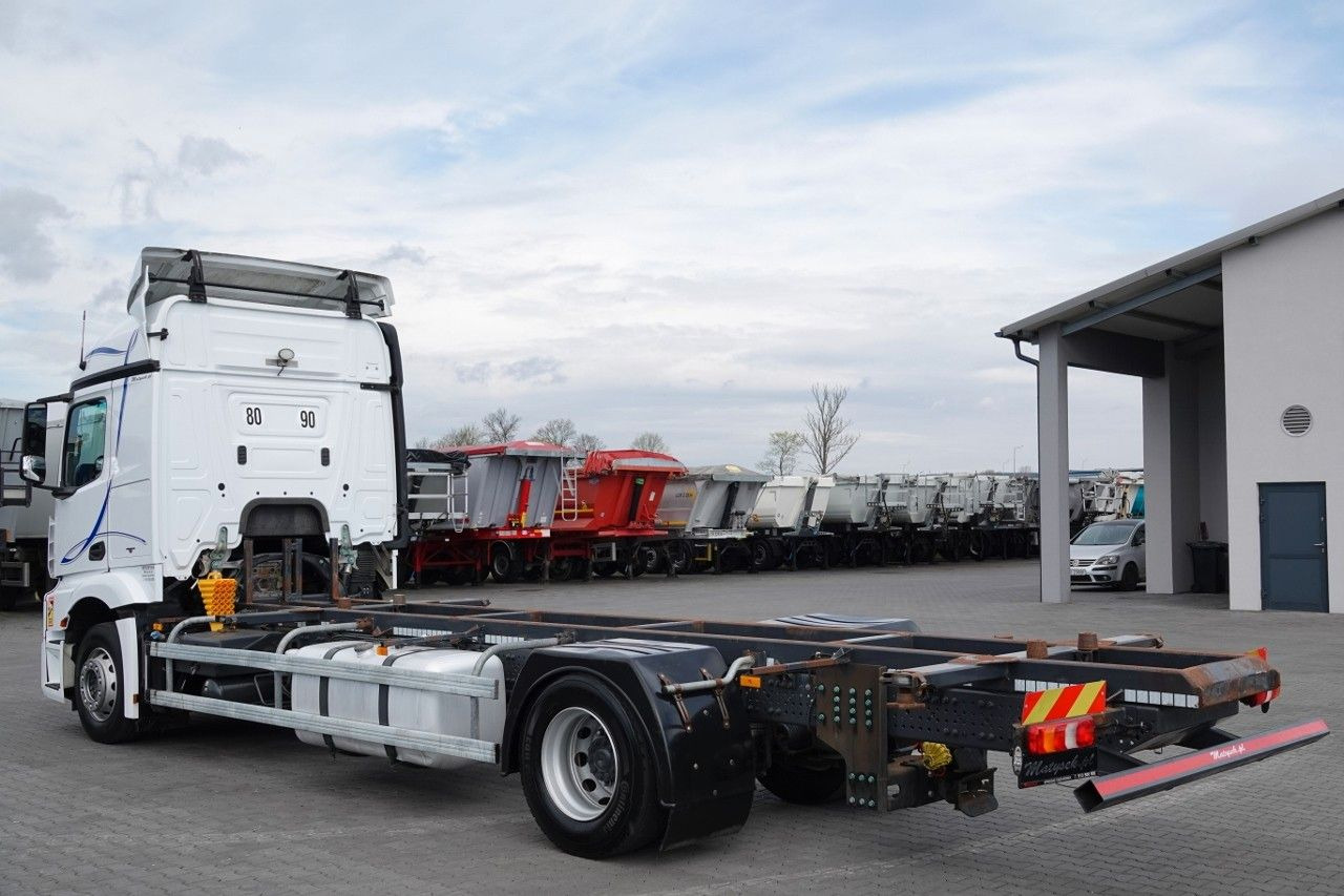 Mercedes-Benz ACTROS 1845 / BDF / DO PRZEWOZU KONTENERÓW / - Camião transportador de contêineres/ Caixa móvel: foto 3 Mercedes-Benz ACTROS 1845 / BDF / DO PRZEWOZU KONTENERÓW / - Camião transportador de contêineres/ Caixa móvel: foto 3