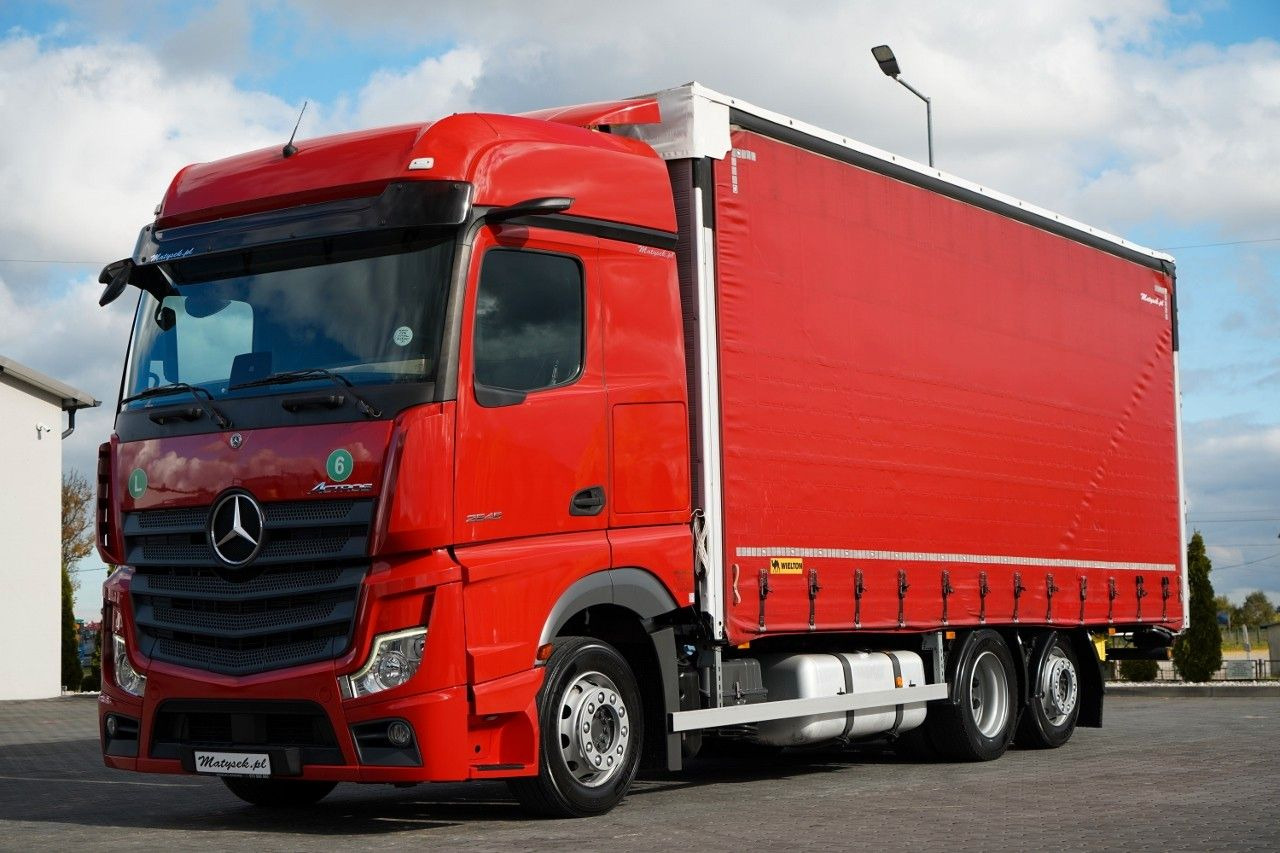 Mercedes-Benz ACTROS 2545 / SOLÓWKA  / 6x2 / OŚ PODNOSZONA / B - Camião de lona: foto 1 Mercedes-Benz ACTROS 2545 / SOLÓWKA  / 6x2 / OŚ PODNOSZONA / B - Camião de lona: foto 1
