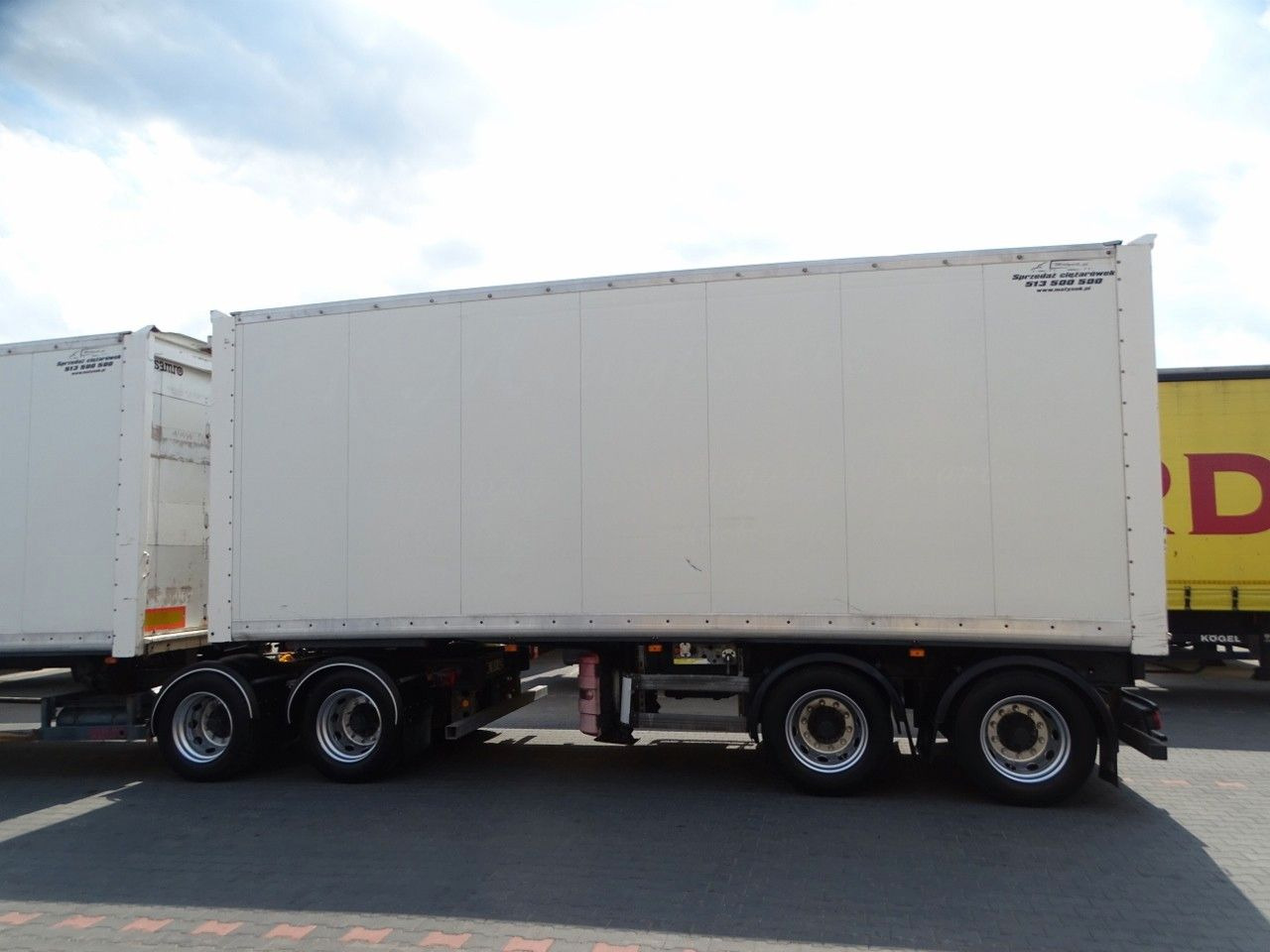 Samro JUMBO VEHICULAR BOX- 7,3 M + 7,3 M/KOFFER TANDEM - Semi-reboque furgão: foto 4 Samro JUMBO VEHICULAR BOX- 7,3 M + 7,3 M/KOFFER TANDEM - Semi-reboque furgão: foto 4