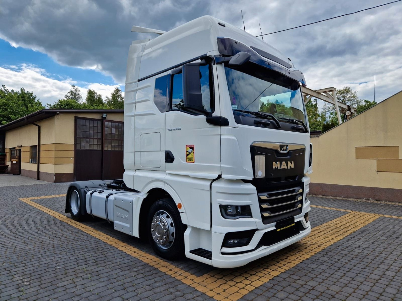 MAN TGX 18.470 / MEGA / XXL / LOWDECK / EURO 6 / - Tractor: foto 2 MAN TGX 18.470 / MEGA / XXL / LOWDECK / EURO 6 / - Tractor: foto 2