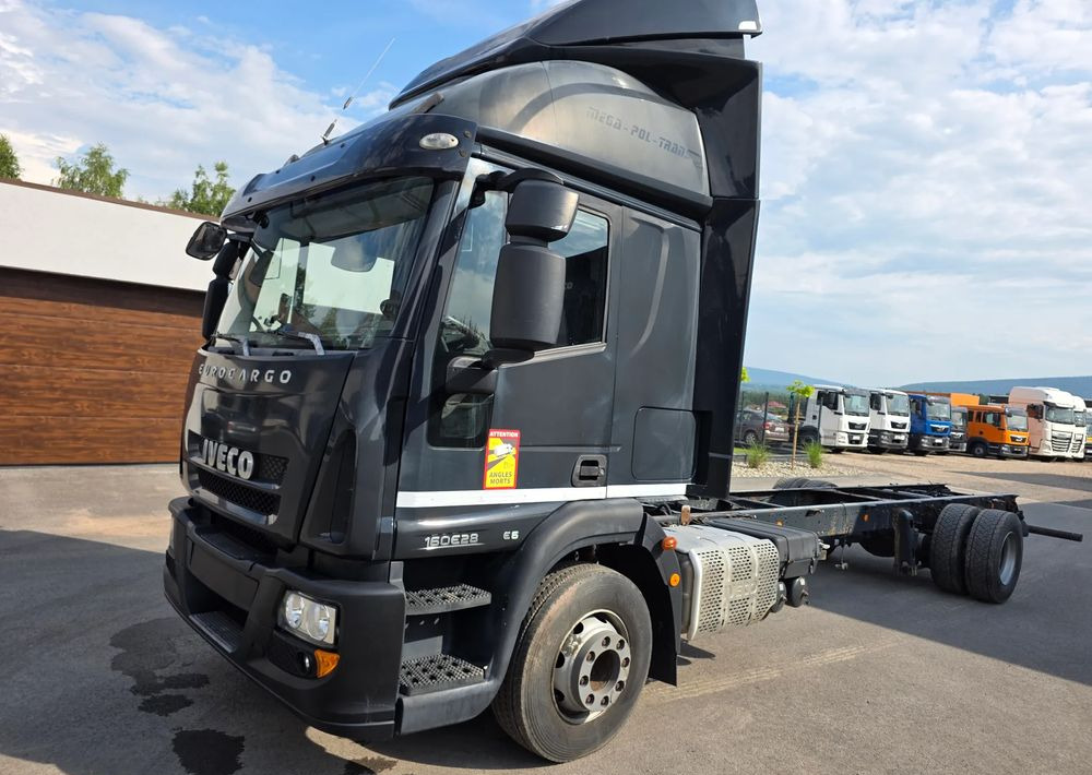 Iveco EUROCARGO 160E28 RAMA DO ZABUDOWY/ LAWETA / MANUAL / - Camião de lona: foto 3 Iveco EUROCARGO 160E28 RAMA DO ZABUDOWY/ LAWETA / MANUAL / - Camião de lona: foto 3