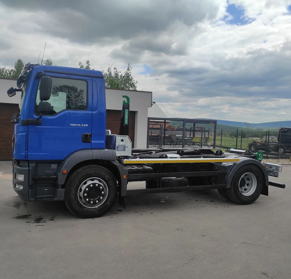 MAN TGM 18.340 urządzenie hakowe AXOR - Camião polibenne: foto 1 MAN TGM 18.340 urządzenie hakowe AXOR - Camião polibenne: foto 1