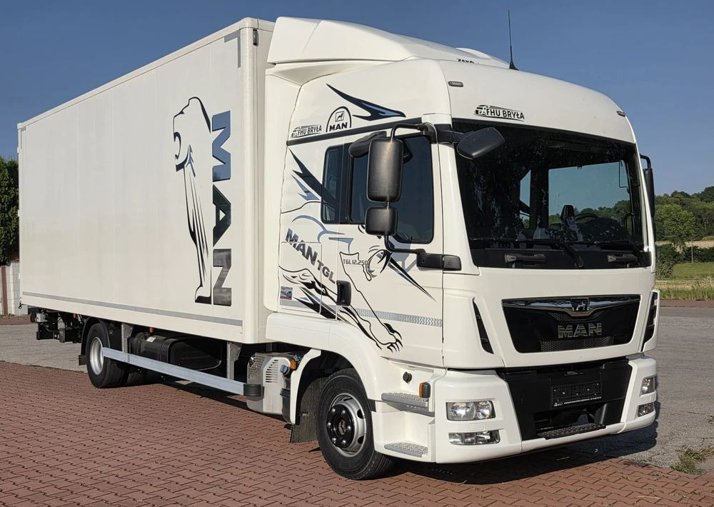 MAN TGL 12.250 / KONTENER / IZOTERMA / WINDA / 2019R / EURO 6 / PEŁEN SERWIS / 6 TON ŁADOWNOŚĆ / SPROWADZONY / ZADBANY / JAK NOWY / KSIĄŻKA SERWISOWA / E6 / 17 PALET - Camião furgão: foto 2 MAN TGL 12.250 / KONTENER / IZOTERMA / WINDA / 2019R / EURO 6 / PEŁEN SERWIS / 6 TON ŁADOWNOŚĆ / SPROWADZONY / ZADBANY / JAK NOWY / KSIĄŻKA SERWISOWA / E6 / 17 PALET - Camião furgão: foto 2