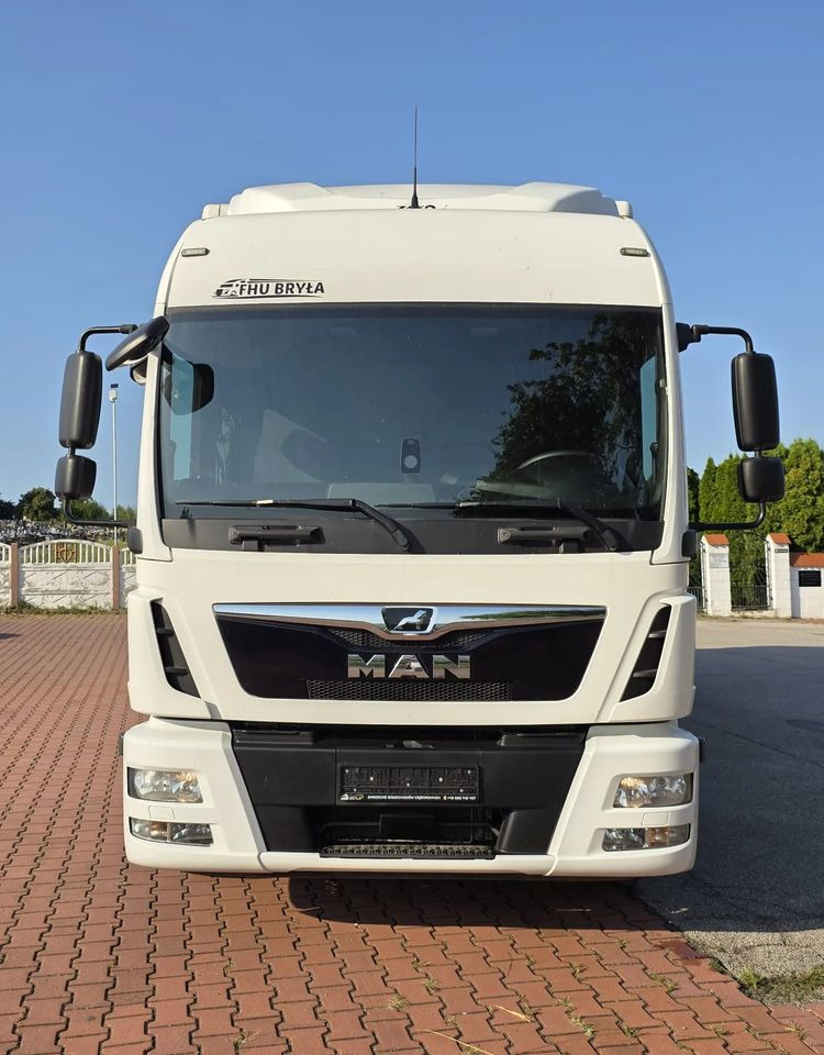 MAN TGL 12.250 / KONTENER / IZOTERMA / WINDA / 2019R / EURO 6 / PEŁEN SERWIS / 6 TON ŁADOWNOŚĆ / SPROWADZONY / ZADBANY / JAK NOWY / KSIĄŻKA SERWISOWA / E6 / 17 PALET - Camião furgão: foto 3 MAN TGL 12.250 / KONTENER / IZOTERMA / WINDA / 2019R / EURO 6 / PEŁEN SERWIS / 6 TON ŁADOWNOŚĆ / SPROWADZONY / ZADBANY / JAK NOWY / KSIĄŻKA SERWISOWA / E6 / 17 PALET - Camião furgão: foto 3