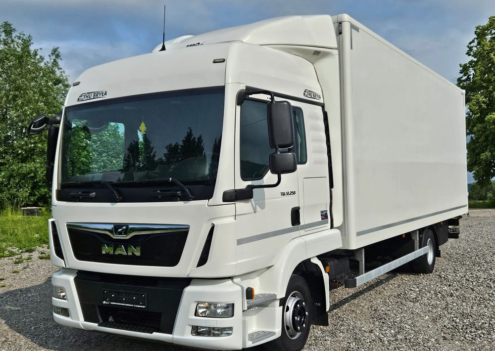 MAN TGL 12.250/KONTENER/IZOTERMA/WINDA/2019R/EURO 6/PEŁEN SERWIS/SPROWADZONY/ZADBANY/JAK NOWY/ KSIĄŻKA SERWISOWA/E6/17 PALET - Camião furgão: foto 1 MAN TGL 12.250/KONTENER/IZOTERMA/WINDA/2019R/EURO 6/PEŁEN SERWIS/SPROWADZONY/ZADBANY/JAK NOWY/ KSIĄŻKA SERWISOWA/E6/17 PALET - Camião furgão: foto 1