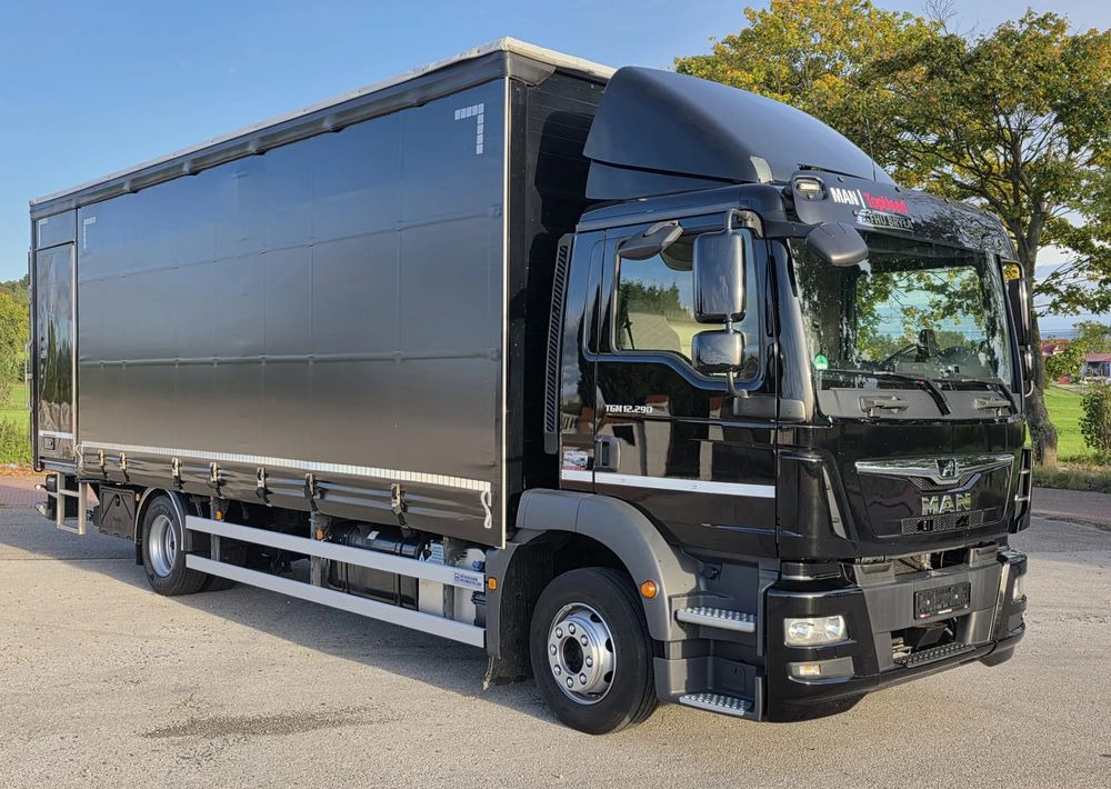 MAN TGM 12.290 / 15.290 / E6/ FIRANKA /BOCZNE DRZWI / BURTO-FIRANKA / 18PALET / WINDA / NISKI PRZEBIEG / 2018/ CAŁY NA PODUSZKACH / SERWISOWANY - Camião de lona: foto 2 MAN TGM 12.290 / 15.290 / E6/ FIRANKA /BOCZNE DRZWI / BURTO-FIRANKA / 18PALET / WINDA / NISKI PRZEBIEG / 2018/ CAŁY NA PODUSZKACH / SERWISOWANY - Camião de lona: foto 2