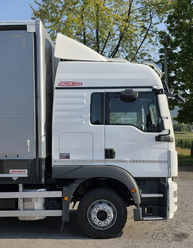 Camião de lona MAN TGM 15.290 / BURTO-FIRANKA / CAŁY NA PODUSZKACH /KLIMA POSTOJOWA / 2018R /  NISKI PRZEBIEG / 18 PALET / E6 / JAK NOWY / WINDA /: foto 11 Camião de lona MAN TGM 15.290 / BURTO-FIRANKA / CAŁY NA PODUSZKACH /KLIMA POSTOJOWA / 2018R /  NISKI PRZEBIEG / 18 PALET / E6 / JAK NOWY / WINDA /: foto 11