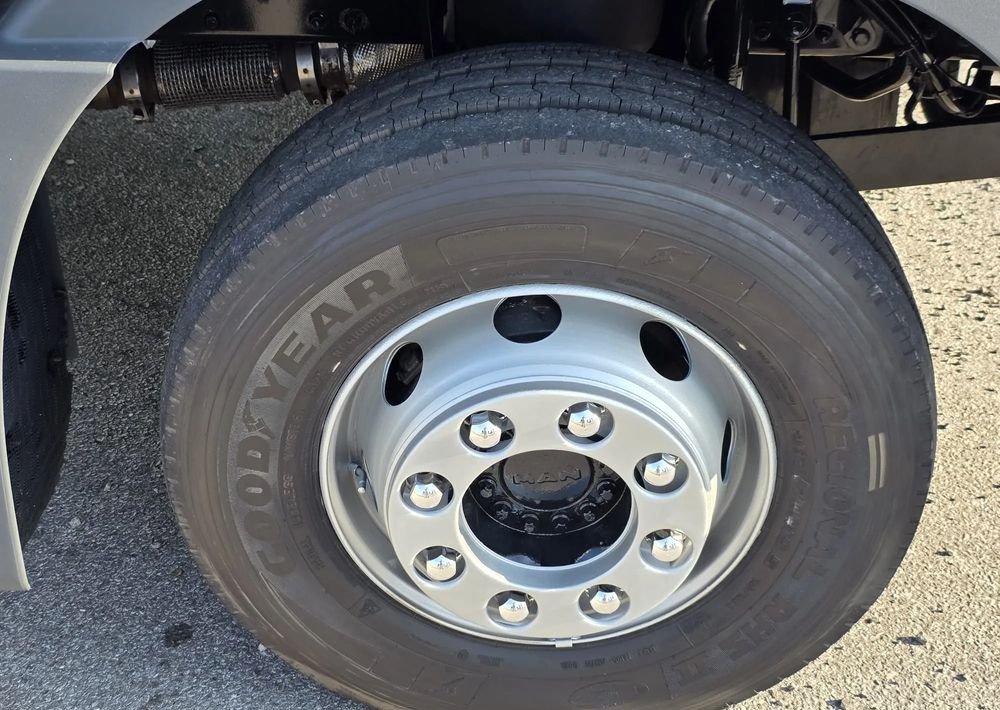 Camião de lona MAN TGM 15.290 / BURTO-FIRANKA / CAŁY NA PODUSZKACH /KLIMA POSTOJOWA / 2018R /  NISKI PRZEBIEG / 18 PALET / E6 / JAK NOWY / WINDA /: foto 17 Camião de lona MAN TGM 15.290 / BURTO-FIRANKA / CAŁY NA PODUSZKACH /KLIMA POSTOJOWA / 2018R /  NISKI PRZEBIEG / 18 PALET / E6 / JAK NOWY / WINDA /: foto 17