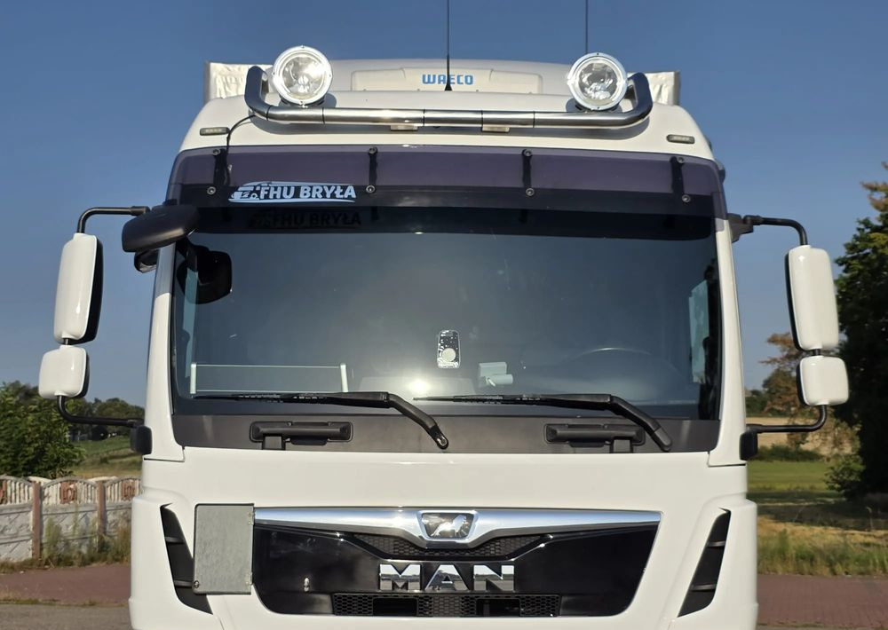 Camião de lona MAN TGM 15.290 / BURTO-FIRANKA / CAŁY NA PODUSZKACH /KLIMA POSTOJOWA / 2018R / NISKI PRZEBIEG / 18 PALET / E6 / JAK NOWY / WINDA /: foto 9 Camião de lona MAN TGM 15.290 / BURTO-FIRANKA / CAŁY NA PODUSZKACH /KLIMA POSTOJOWA / 2018R / NISKI PRZEBIEG / 18 PALET / E6 / JAK NOWY / WINDA /: foto 9