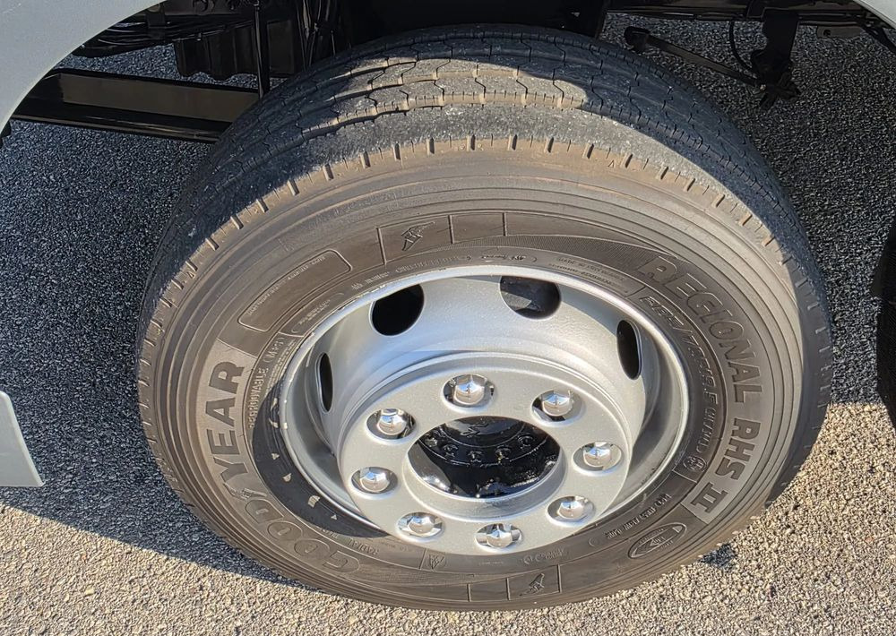 Camião de lona MAN TGM 15.290 / BURTO-FIRANKA / CAŁY NA PODUSZKACH /KLIMA POSTOJOWA / 2018R /  NISKI PRZEBIEG / 18 PALET / E6 / JAK NOWY / WINDA /: foto 19 Camião de lona MAN TGM 15.290 / BURTO-FIRANKA / CAŁY NA PODUSZKACH /KLIMA POSTOJOWA / 2018R /  NISKI PRZEBIEG / 18 PALET / E6 / JAK NOWY / WINDA /: foto 19