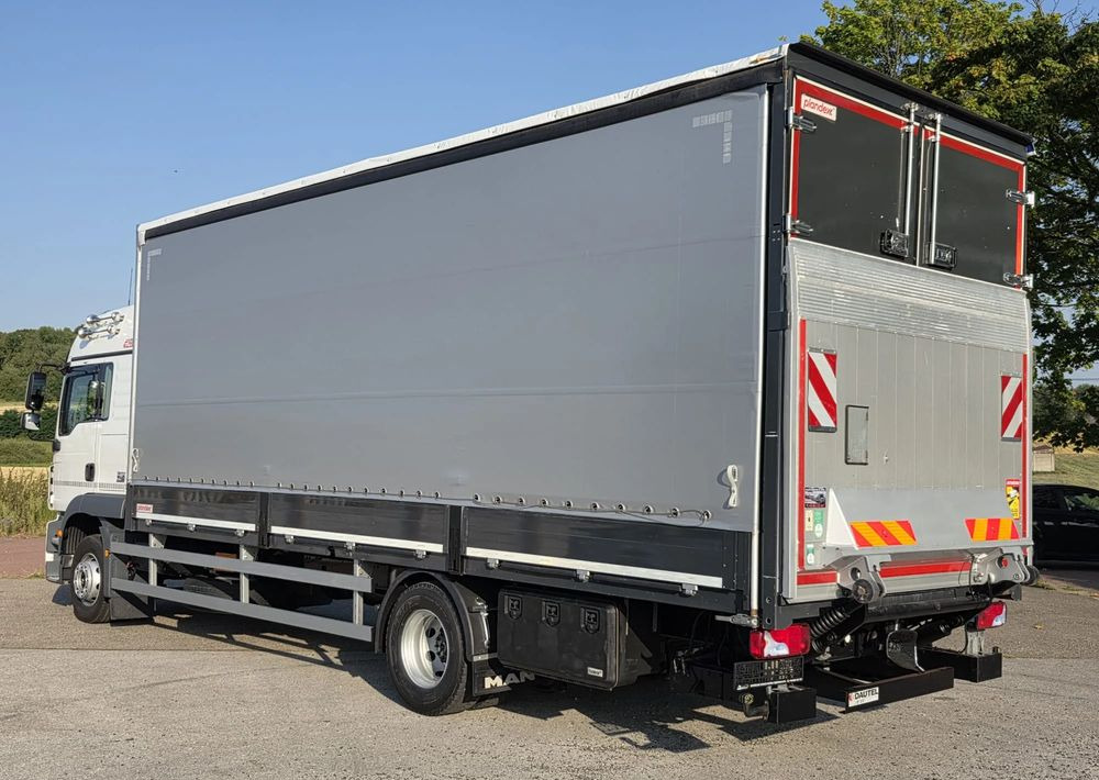 MAN TGM 15.290 / BURTO-FIRANKA / CAŁY NA PODUSZKACH /KLIMA POSTOJOWA / 2018R / NISKI PRZEBIEG / 18 PALET / E6 / JAK NOWY / WINDA / - Camião de lona: foto 4 MAN TGM 15.290 / BURTO-FIRANKA / CAŁY NA PODUSZKACH /KLIMA POSTOJOWA / 2018R / NISKI PRZEBIEG / 18 PALET / E6 / JAK NOWY / WINDA / - Camião de lona: foto 4