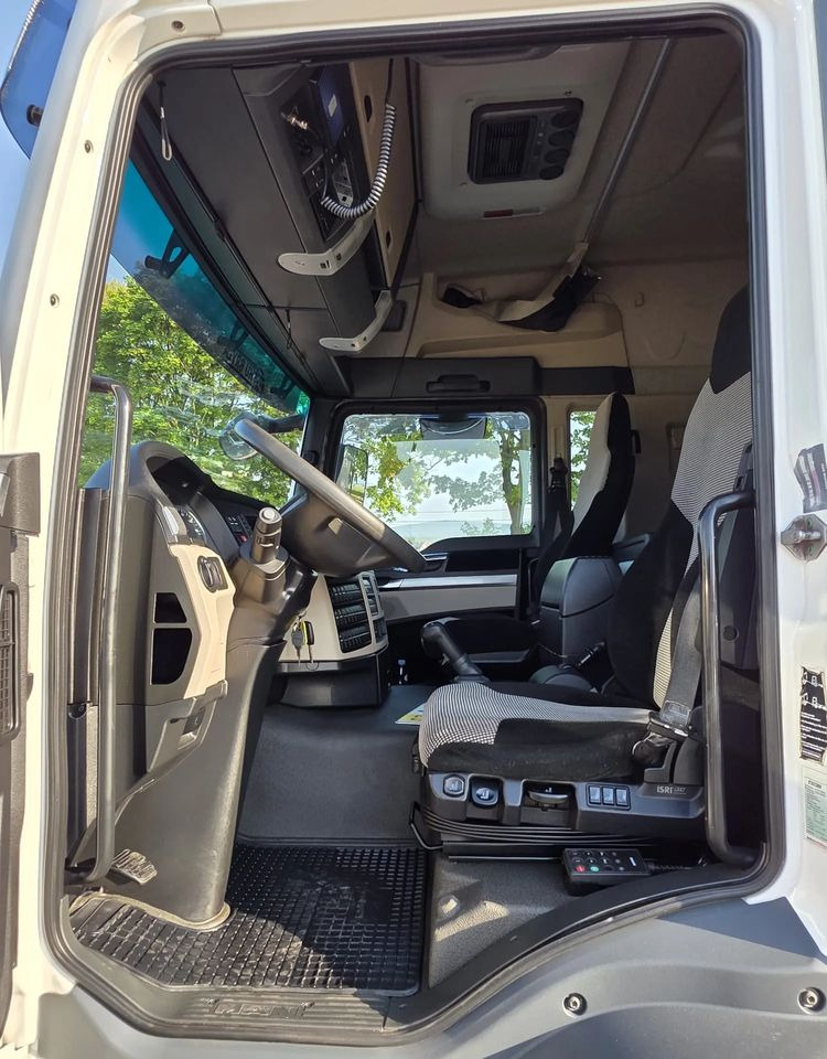 Camião de lona MAN TGM 15.290 / BURTO-FIRANKA / CAŁY NA PODUSZKACH /KLIMA POSTOJOWA / 2018R / NISKI PRZEBIEG / 18 PALET / E6 / JAK NOWY / WINDA /: foto 19 Camião de lona MAN TGM 15.290 / BURTO-FIRANKA / CAŁY NA PODUSZKACH /KLIMA POSTOJOWA / 2018R / NISKI PRZEBIEG / 18 PALET / E6 / JAK NOWY / WINDA /: foto 19