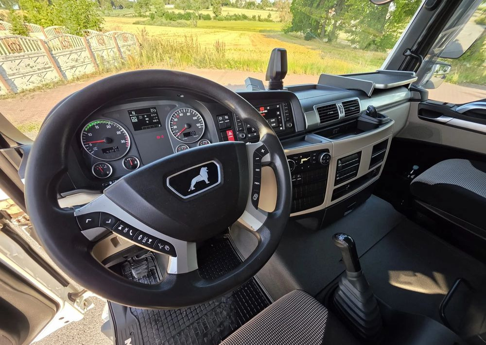 Camião de lona MAN TGM 15.290 / BURTO-FIRANKA / CAŁY NA PODUSZKACH /KLIMA POSTOJOWA / 2018R /  NISKI PRZEBIEG / 18 PALET / E6 / JAK NOWY / WINDA /: foto 20 Camião de lona MAN TGM 15.290 / BURTO-FIRANKA / CAŁY NA PODUSZKACH /KLIMA POSTOJOWA / 2018R /  NISKI PRZEBIEG / 18 PALET / E6 / JAK NOWY / WINDA /: foto 20
