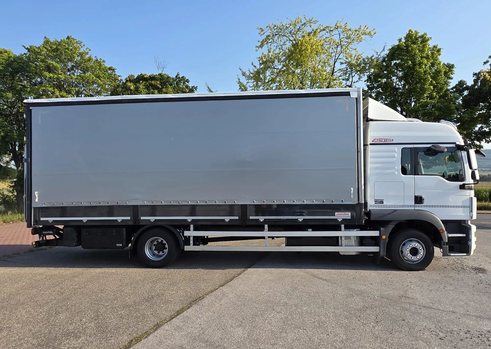 Camião de lona MAN TGM 15.290 / BURTO-FIRANKA / CAŁY NA PODUSZKACH /KLIMA POSTOJOWA / 2018R /  NISKI PRZEBIEG / 18 PALET / E6 / JAK NOWY / WINDA /: foto 12 Camião de lona MAN TGM 15.290 / BURTO-FIRANKA / CAŁY NA PODUSZKACH /KLIMA POSTOJOWA / 2018R /  NISKI PRZEBIEG / 18 PALET / E6 / JAK NOWY / WINDA /: foto 12