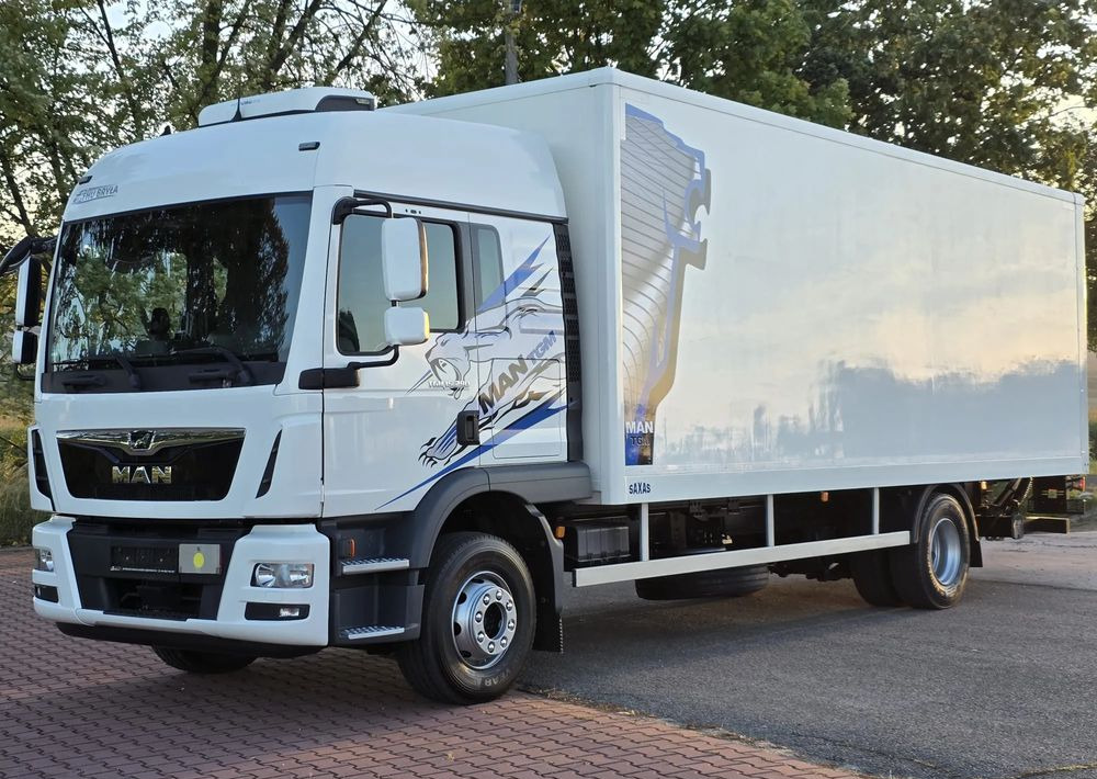 MAN TGM 15.290 / TGL / KONTENER / IZOTERMA / WINDA / KLIMA POSTOJOWA / 2019R / EURO 6 / PEŁEN SERWIS / 8200KG ŁADOWNOŚĆ / SPROWADZONY / ZADBANY / JAK NOWY / KSIĄŻKA SERWISOWA / E6 / 18 PALET - Camião furgão: foto 1 MAN TGM 15.290 / TGL / KONTENER / IZOTERMA / WINDA / KLIMA POSTOJOWA / 2019R / EURO 6 / PEŁEN SERWIS / 8200KG ŁADOWNOŚĆ / SPROWADZONY / ZADBANY / JAK NOWY / KSIĄŻKA SERWISOWA / E6 / 18 PALET - Camião furgão: foto 1
