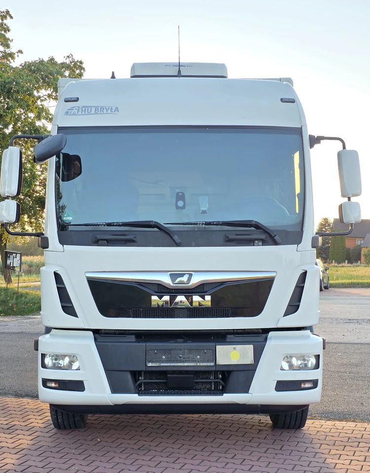 MAN TGM 15.290 / TGL / KONTENER / IZOTERMA / WINDA / KLIMA POSTOJOWA / 2019R / EURO 6 / PEŁEN SERWIS / 8200KG ŁADOWNOŚĆ / SPROWADZONY / ZADBANY / JAK NOWY / KSIĄŻKA SERWISOWA / E6 / 18 PALET - Camião furgão: foto 5 MAN TGM 15.290 / TGL / KONTENER / IZOTERMA / WINDA / KLIMA POSTOJOWA / 2019R / EURO 6 / PEŁEN SERWIS / 8200KG ŁADOWNOŚĆ / SPROWADZONY / ZADBANY / JAK NOWY / KSIĄŻKA SERWISOWA / E6 / 18 PALET - Camião furgão: foto 5