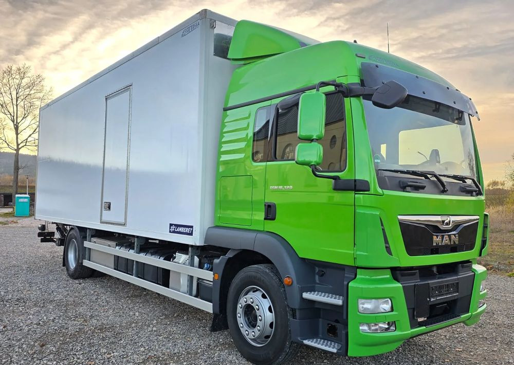 MAN TGM 18.320 / 18.290 / 15.290 / IZOTERMA / WINDA / 19PALET / E6 / 08.2018 / LIFT / SPROWADZONY / AUTOMAT / SYPIALKA / PIERWSZY WŁAŚCICIEL / BOCZNE DRZWI / STAN BARDZO DOBRY - Camião frigorífico: foto 1 MAN TGM 18.320 / 18.290 / 15.290 / IZOTERMA / WINDA / 19PALET / E6 / 08.2018 / LIFT / SPROWADZONY / AUTOMAT / SYPIALKA / PIERWSZY WŁAŚCICIEL / BOCZNE DRZWI / STAN BARDZO DOBRY - Camião frigorífico: foto 1