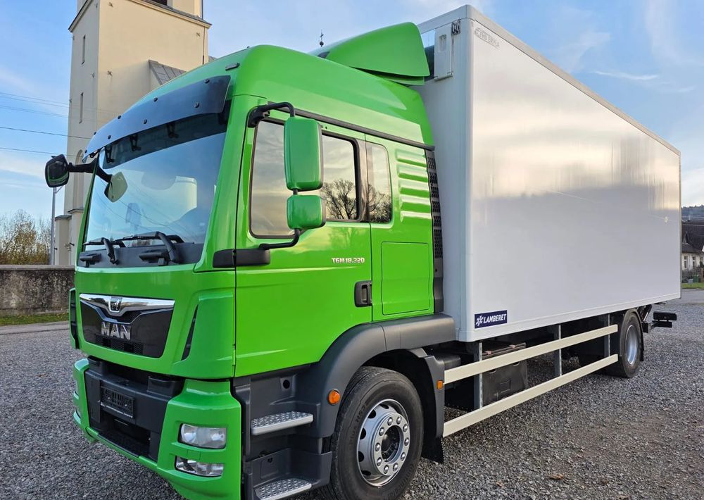 MAN TGM 18.320 / 18.290 / 15.290 / IZOTERMA / WINDA / 19PALET / E6 / 08.2018 / LIFT / SPROWADZONY / AUTOMAT / SYPIALKA / PIERWSZY WŁAŚCICIEL / BOCZNE DRZWI / STAN BARDZO DOBRY - Camião frigorífico: foto 2 MAN TGM 18.320 / 18.290 / 15.290 / IZOTERMA / WINDA / 19PALET / E6 / 08.2018 / LIFT / SPROWADZONY / AUTOMAT / SYPIALKA / PIERWSZY WŁAŚCICIEL / BOCZNE DRZWI / STAN BARDZO DOBRY - Camião frigorífico: foto 2