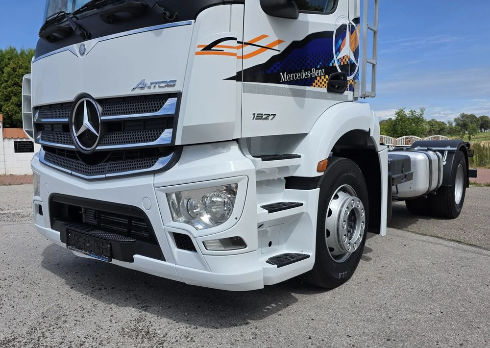 Mercedes-Benz ANTOS 1827 / ATEGO / ACTROS / E6 / ROZSTAW OSI 3.75M / WYWROT / BECZKA / UTRZYMANIE DRÓG / HAKOWIEC / SPROWADZONY / PIERWSZY WŁAŚCICIEL / STAN BDB - Camião chassi: foto 3 Mercedes-Benz ANTOS 1827 / ATEGO / ACTROS / E6 / ROZSTAW OSI 3.75M / WYWROT / BECZKA / UTRZYMANIE DRÓG / HAKOWIEC / SPROWADZONY / PIERWSZY WŁAŚCICIEL / STAN BDB - Camião chassi: foto 3