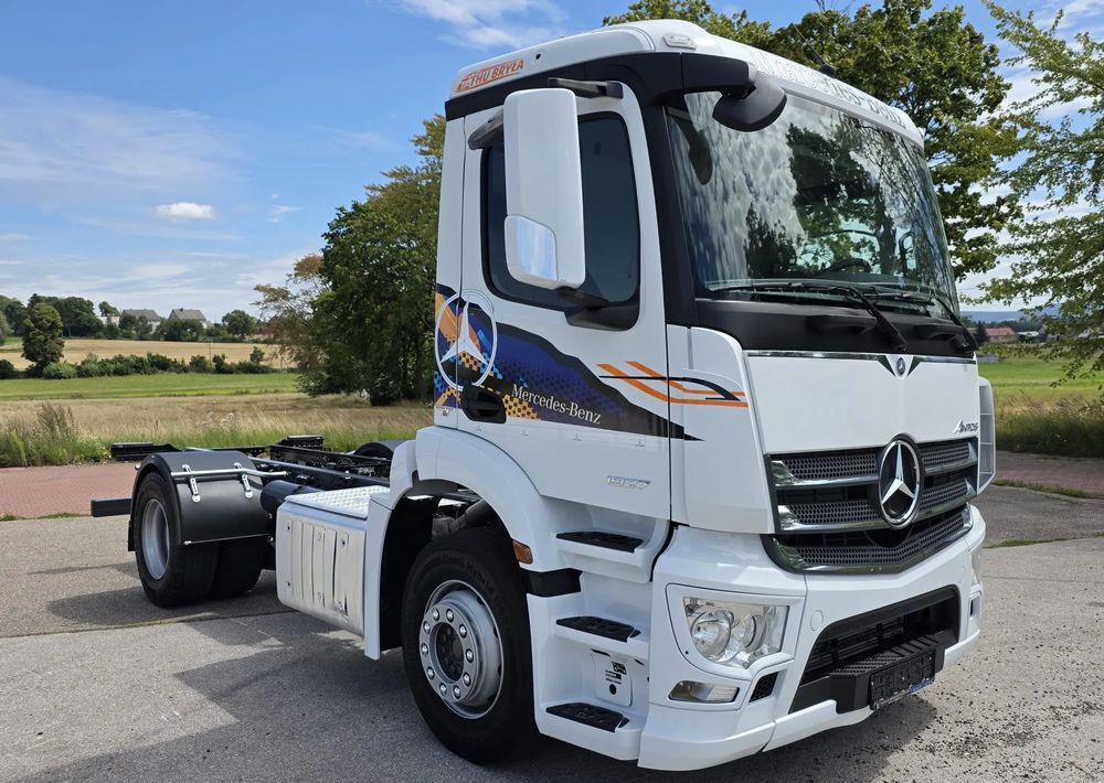 Mercedes-Benz ANTOS 1827 / ATEGO / ACTROS / E6 / ROZSTAW OSI 3.75M / WYWROT / BECZKA / UTRZYMANIE DRÓG / HAKOWIEC / SPROWADZONY / PIERWSZY WŁAŚCICIEL / STAN BDB - Camião chassi: foto 1 Mercedes-Benz ANTOS 1827 / ATEGO / ACTROS / E6 / ROZSTAW OSI 3.75M / WYWROT / BECZKA / UTRZYMANIE DRÓG / HAKOWIEC / SPROWADZONY / PIERWSZY WŁAŚCICIEL / STAN BDB - Camião chassi: foto 1
