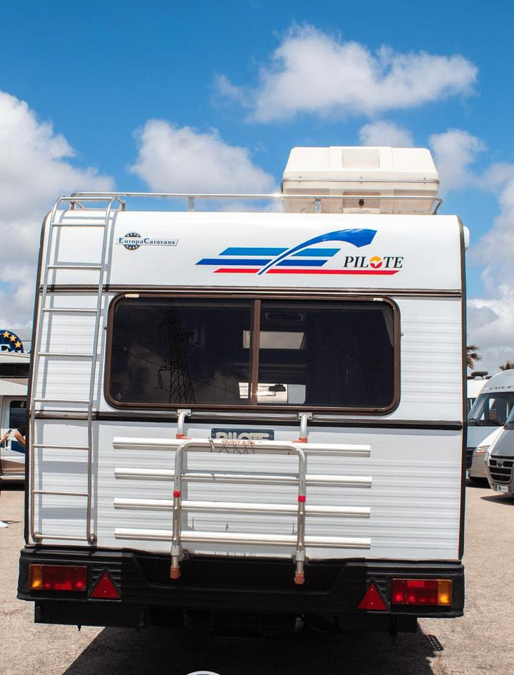 Pilote r 650 - Autocaravana capucine: foto 4 Pilote r 650 - Autocaravana capucine: foto 4