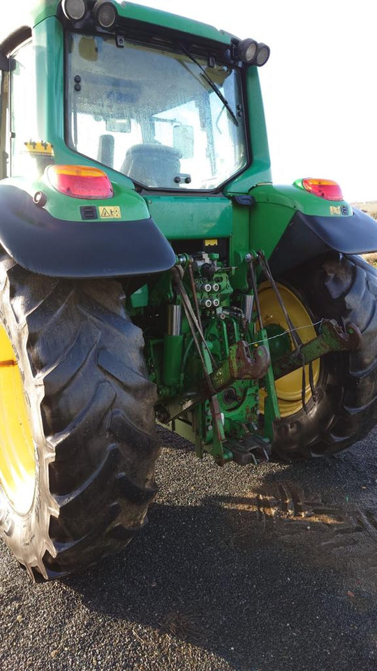 Máquina agrícola JOHN DEERE 6520: foto 8 Máquina agrícola JOHN DEERE 6520: foto 8