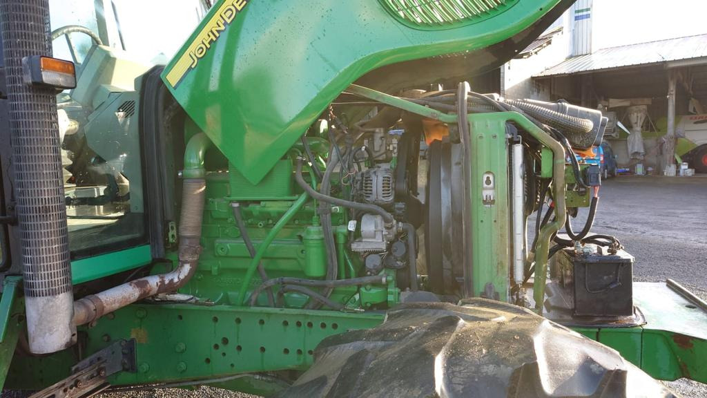 Máquina agrícola JOHN DEERE 6520: foto 10 Máquina agrícola JOHN DEERE 6520: foto 10
