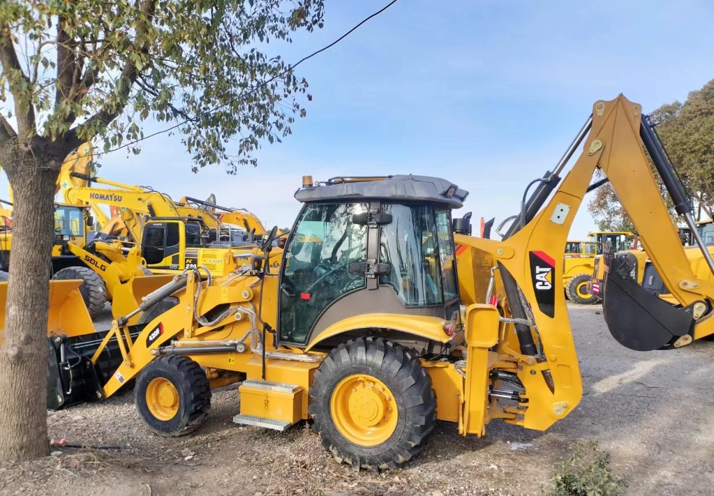 CAT 420 F Caterpillar 420F backhoe loader - Retroescavadeira: foto 1 CAT 420 F Caterpillar 420F backhoe loader - Retroescavadeira: foto 1