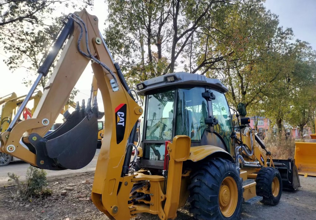 CAT 420 F Caterpillar 420F backhoe loader - Retroescavadeira: foto 2 CAT 420 F Caterpillar 420F backhoe loader - Retroescavadeira: foto 2