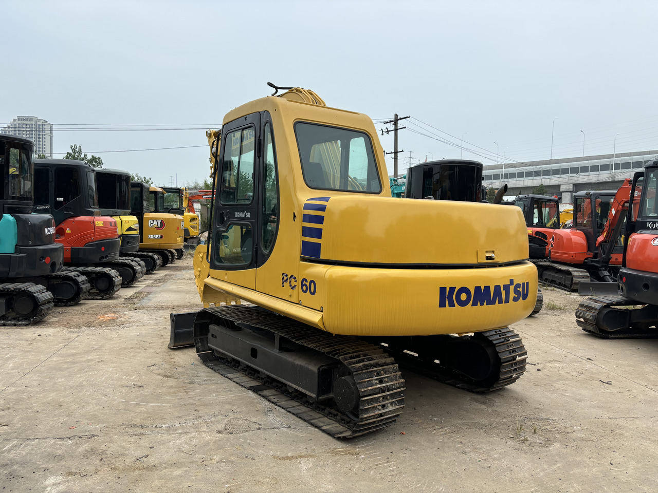 Komatsu PC 60-7 - Mini escavadeira: foto 3 Komatsu PC 60-7 - Mini escavadeira: foto 3