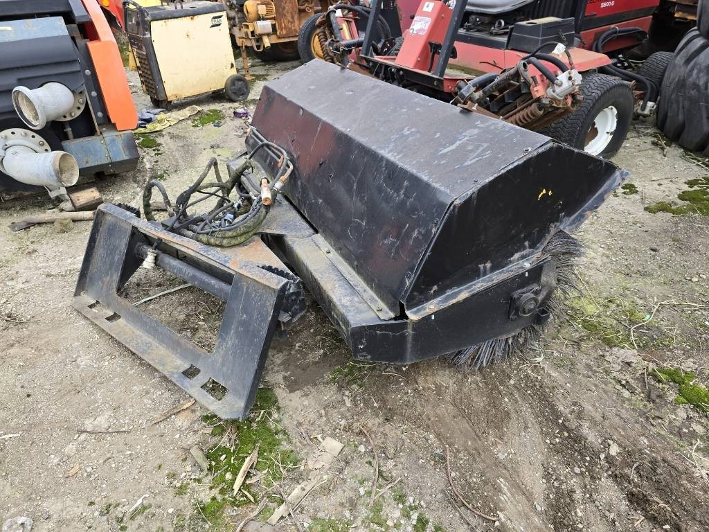 Bobcat Bobcat - Vassoura por Máquina de construção: foto 2 Bobcat Bobcat - Vassoura por Máquina de construção: foto 2