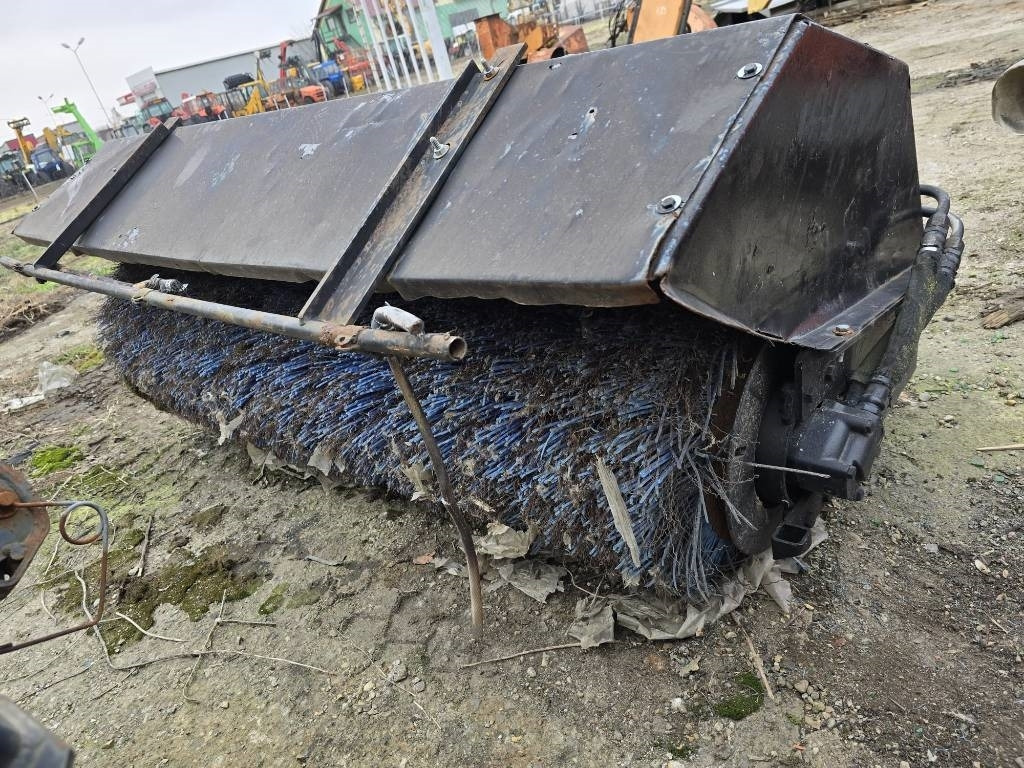Bobcat Bobcat - Vassoura por Máquina de construção: foto 4 Bobcat Bobcat - Vassoura por Máquina de construção: foto 4