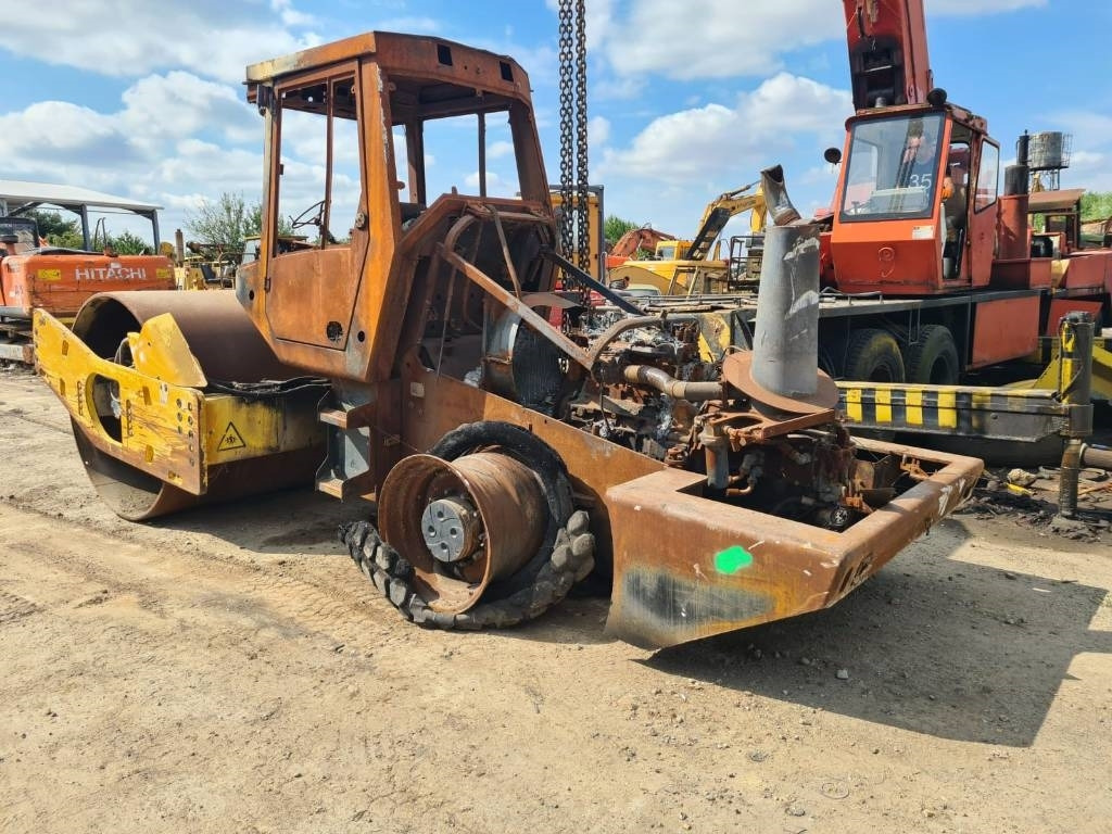 Bomag BW 213 D H-4 FOR PARTS - Compactador: foto 2 Bomag BW 213 D H-4 FOR PARTS - Compactador: foto 2