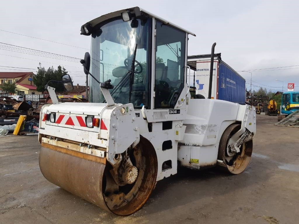 CAT CB 434 D - Compactador de asfalto: foto 1 CAT CB 434 D - Compactador de asfalto: foto 1