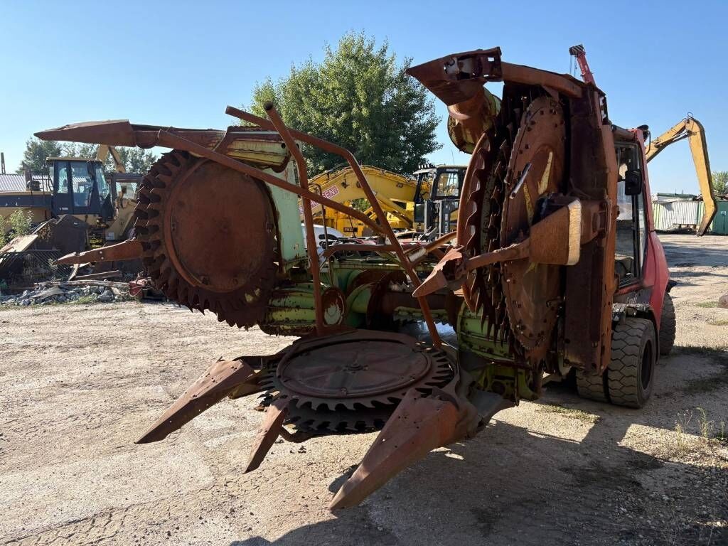 Claas RU 450 Claas RU 450 - Picadora de forragem automotriz: foto 2 Claas RU 450 Claas RU 450 - Picadora de forragem automotriz: foto 2