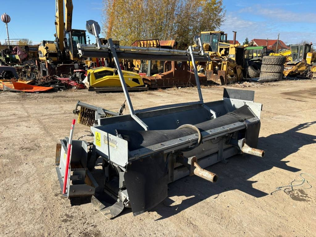 Contrano CH-KL - Vassoura: foto 1 Contrano CH-KL - Vassoura: foto 1